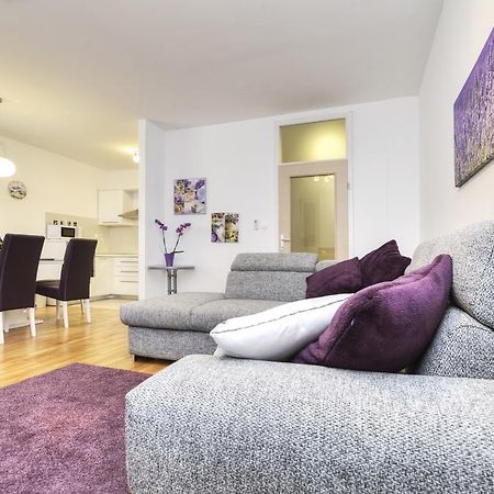 Lavanda Makarska Bilik gambar
